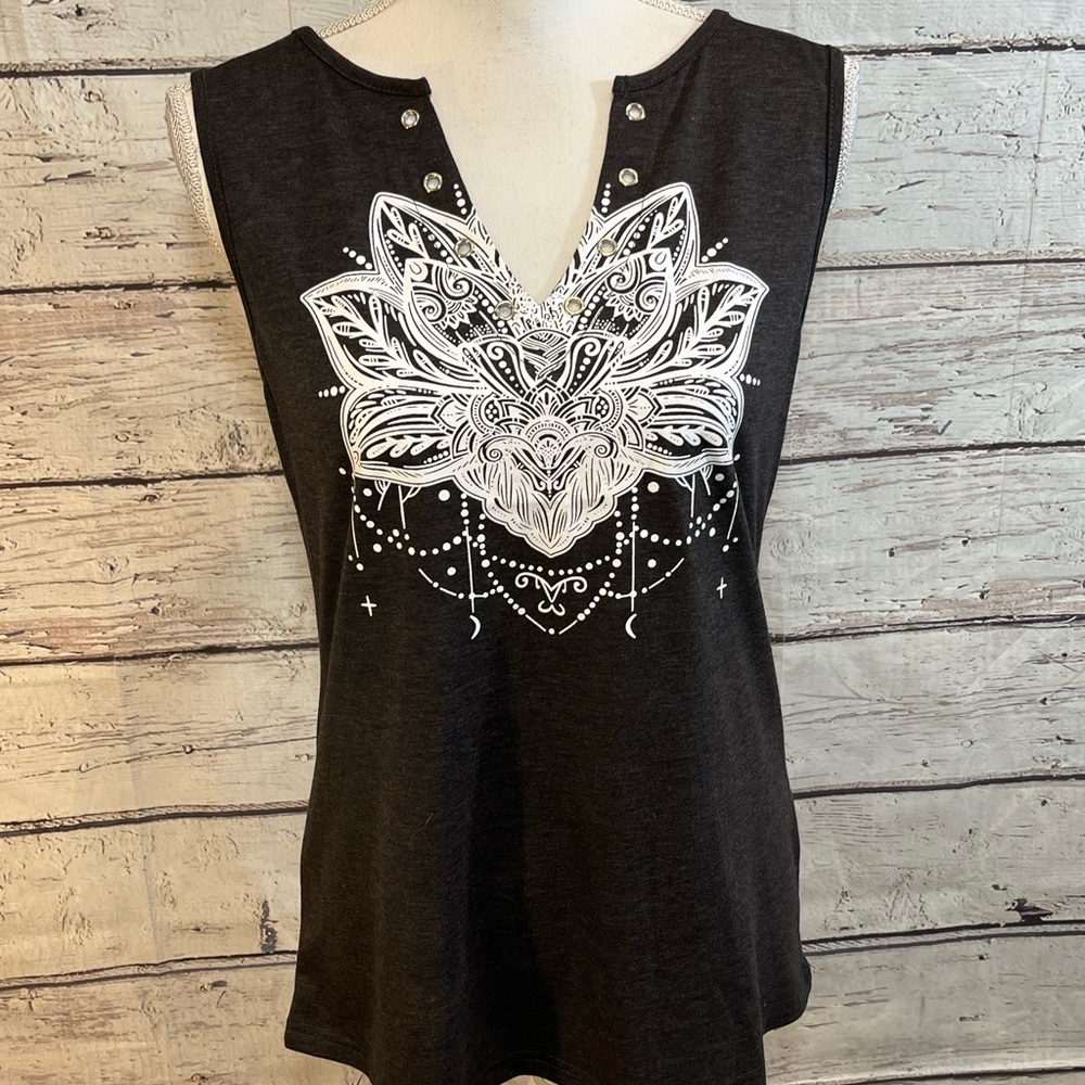 ETCYY Tank Top w Grommet Trimmed V Neckline & Mandala Print-Small